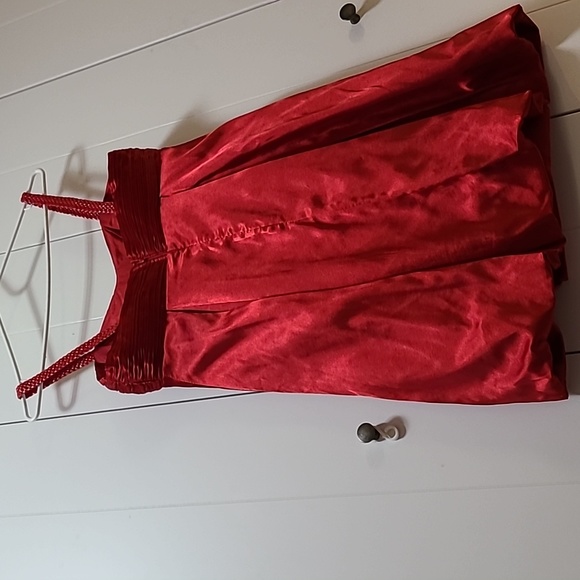 Prom's red, sattin dress - Picture 6 of 10